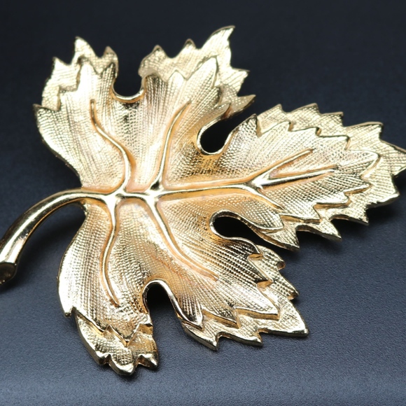 π VINTAGE GLITTERING GOLD MAPLE LEAF PARURE π - Picture 3 of 8